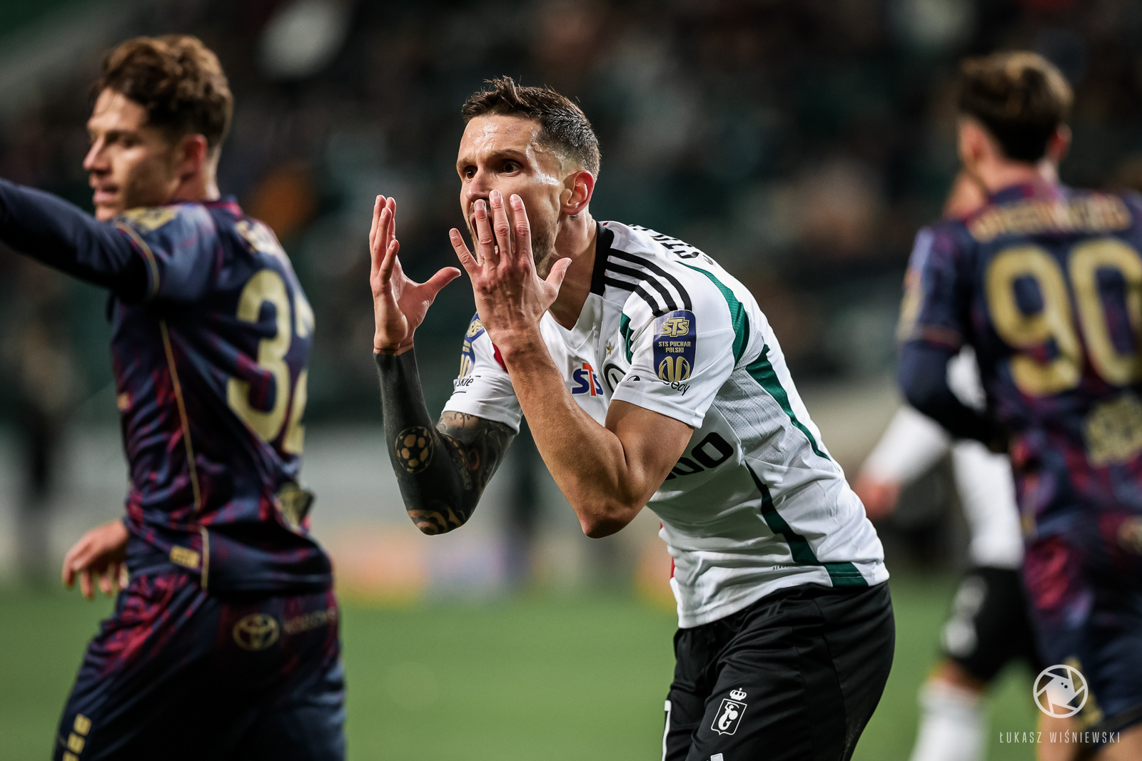 LWI_20251030_LEG_POG_00033