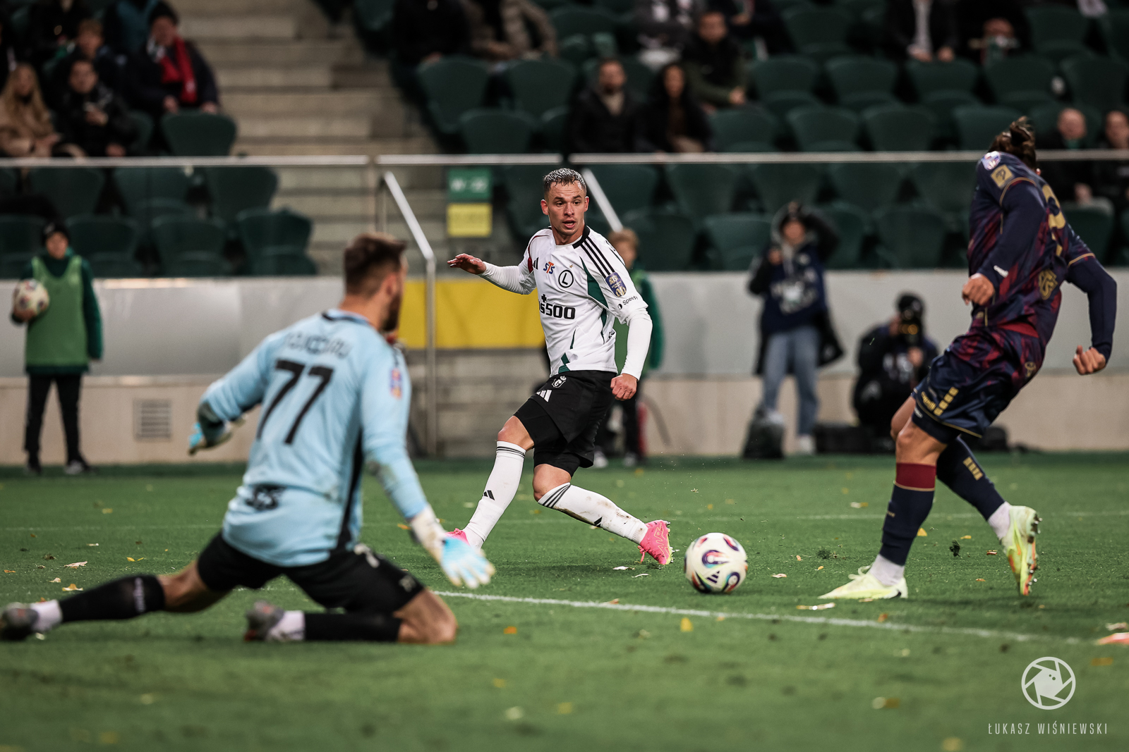 LWI_20251030_LEG_POG_00056