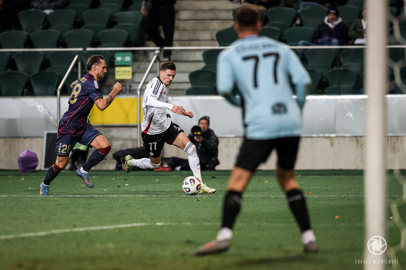 LWI_20251030_LEG_POG_00069